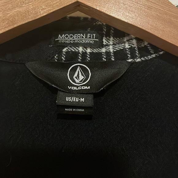 Volcom Women’s Button Up Shirt - Picture 3 of 9